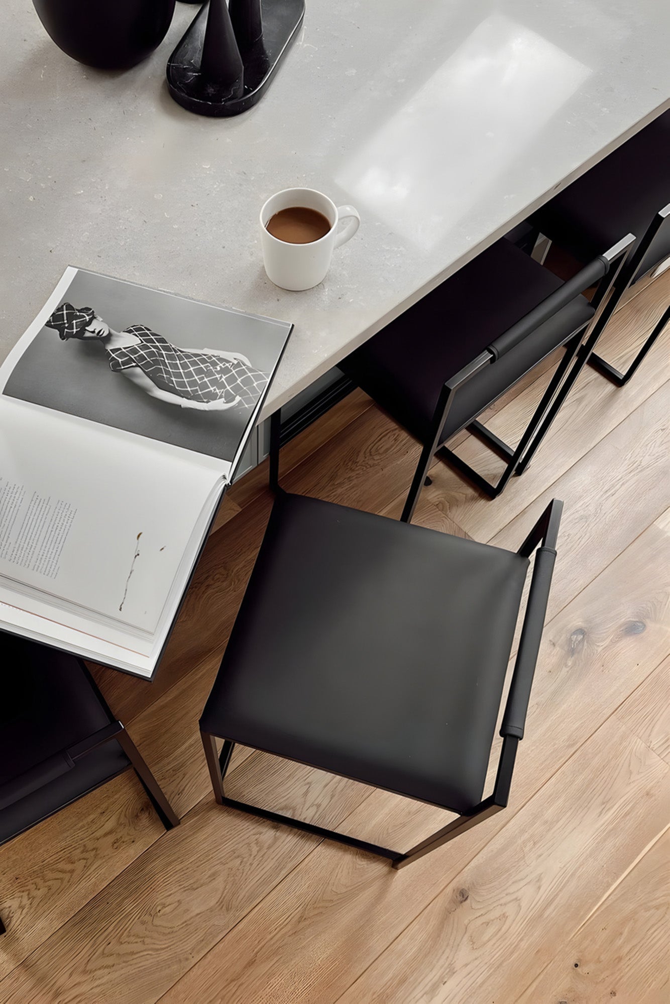 KATI ÇELİK BAR SANDALYESİ (M)