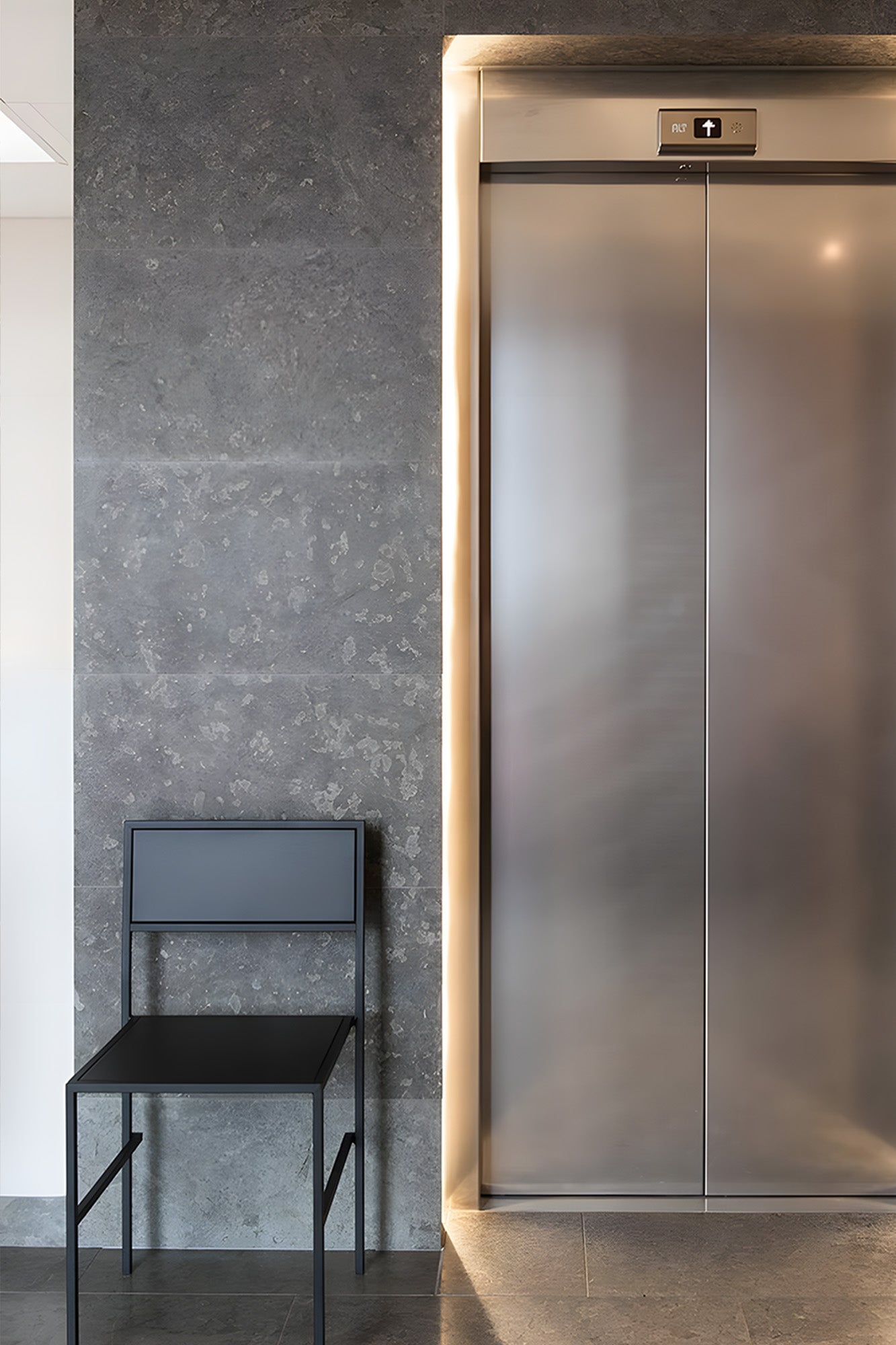 İSKANDİNAV METAL SANDALYE