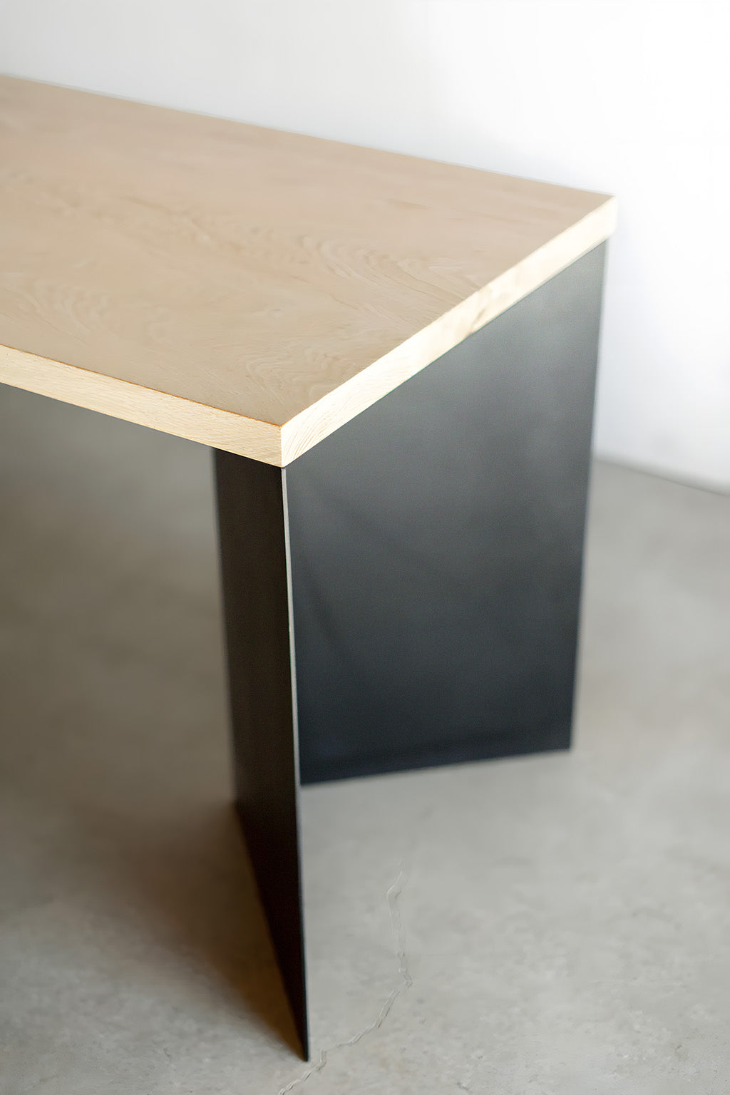 V METAL AYAKLI AHŞAP MASA