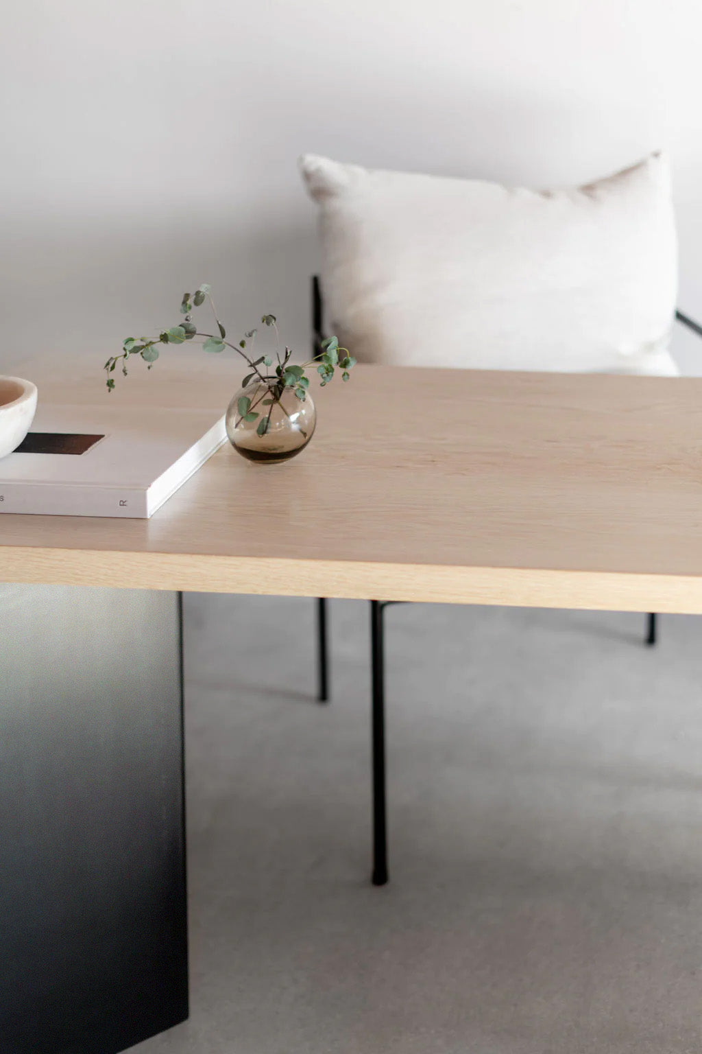 V METAL AYAKLI AHŞAP MASA